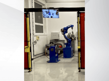A Yaskawa Motoman AR1440  gép elölnézete