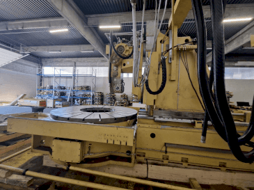 A Gleason PFAUTER P 2800  gép elölnézete