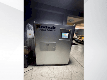 A Sodick Picka PF-32A  gép elölnézete