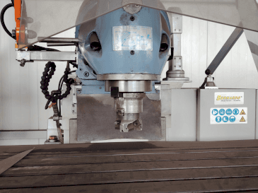 A Bernardo Variomill FU 2000E Servo  gép elölnézete