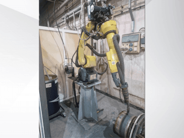 A FANUC ARC Mate 100iC  gép elölnézete