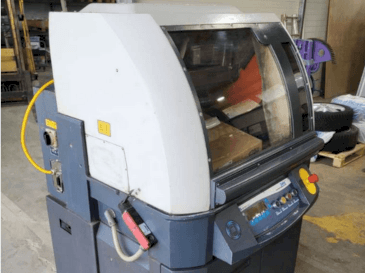 A Buehler Large Delta Automatic Chop Cutter 10-1317-400 gép elölnézete