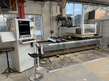 A BIESSE ROVER A  gép elölnézete