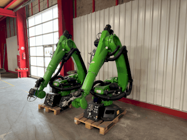A KUKA KR 90 R3700 prime K  gép elölnézete