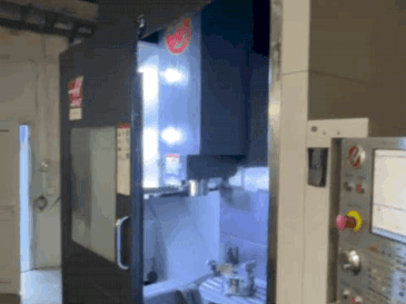 A HAAS UMC-750  gép elölnézete