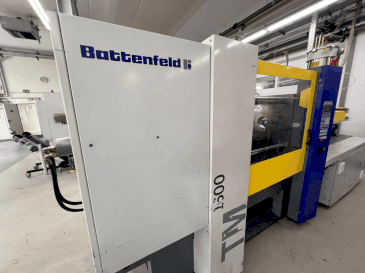 A Battenfeld TM 1600/1000 gép elölnézete
