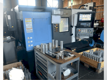 A DOOSAN LYNX 2100LSYA gép elölnézete