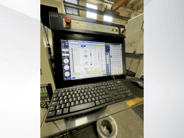 A Makino U6 HEAT gép elölnézete