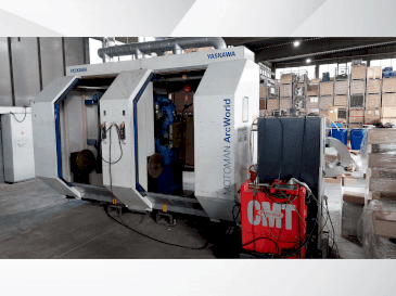 A Yaskawa Motoman ArcWorld gép elölnézete