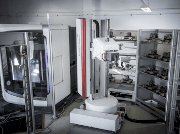 A DMG MORI DMU 60 EVO  gép elölnézete