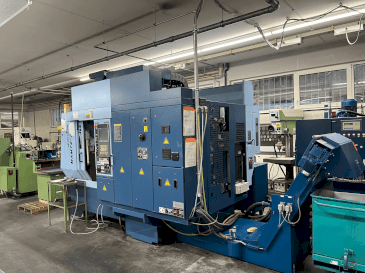 A Matsuura MAM72-25V  gép elölnézete