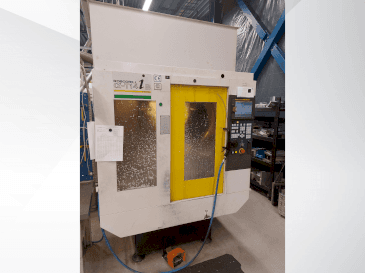A FANUC Robodrill α-T14iB gép elölnézete
