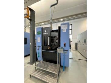A Doosan NHP 5000 gép elölnézete