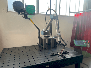 A MIGATRONIC PI 350 AC/DC gép elölnézete