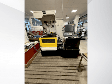 A FANUC Robocut alpha-C400iB  gép elölnézete