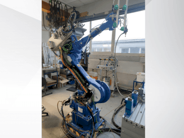 A Yaskawa 6VX88 gép elölnézete