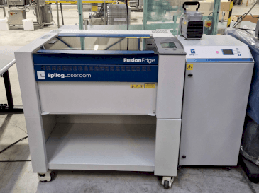 A EPILOG Laser Fusion Ege 12 30watt fiber  gép elölnézete