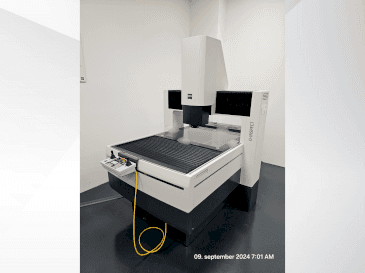 A ZEISS 0-inspect gép elölnézete