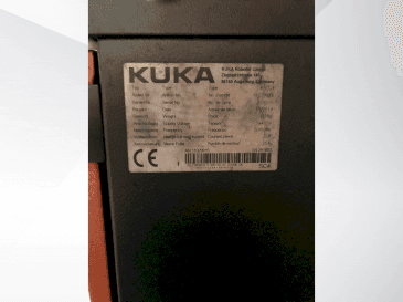 A KUKA KR 90 R2700 pro gép elölnézete
