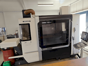 A DMG MORI DMC 1150 V  gép elölnézete
