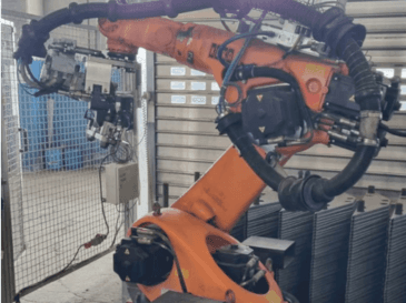 A KUKA KR 60-3  gép elölnézete