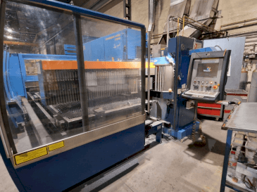 A Prima Industrie PLATINO 1530  gép elölnézete