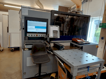 A FORMAT4 CNC CREATOR 950  gép elölnézete