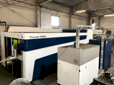 A TRUMPF Trulaser 5030 Fiber  gép elölnézete