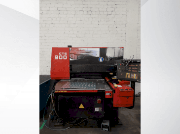 A AMADA CTS-900  gép elölnézete