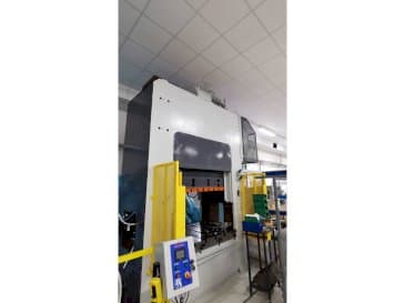 A SMERAL LKT 250D  gép elölnézete