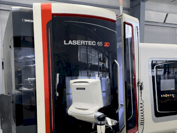 A DMG MORI LASERTEC 65 3D Hybrid gép elölnézete