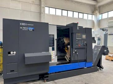 A HWACHEON HI-ECO 450A YMC gép elölnézete