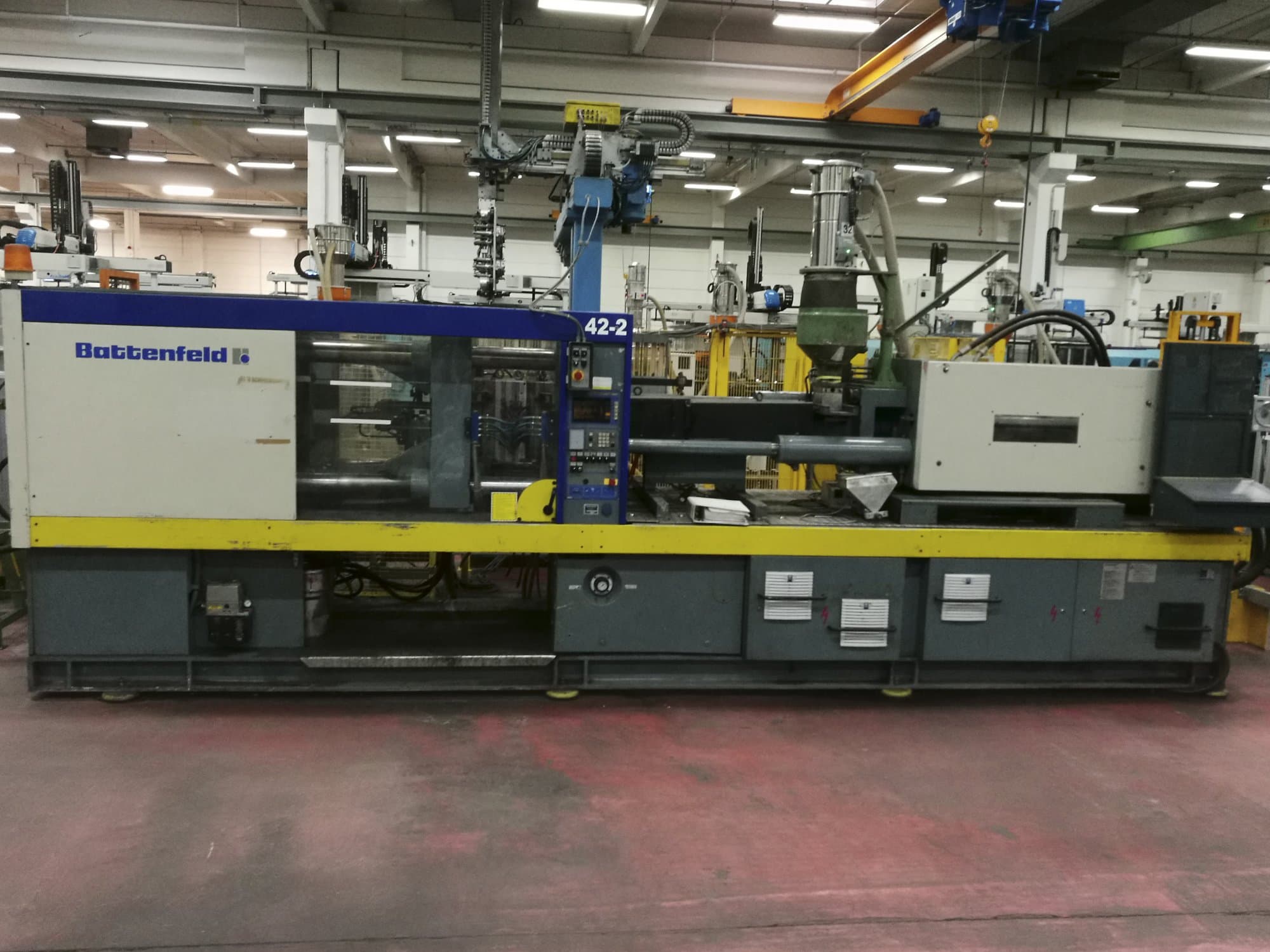 A Battenfeld BKT 2500/1400  gép elölnézete