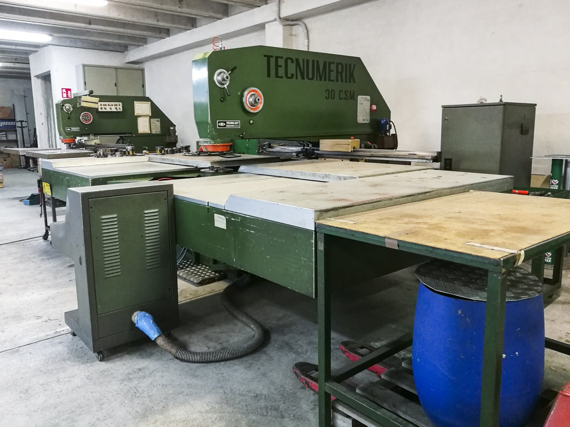 A Tecnology Tecnumerik 30 C.S.M.  gép jobb nézete