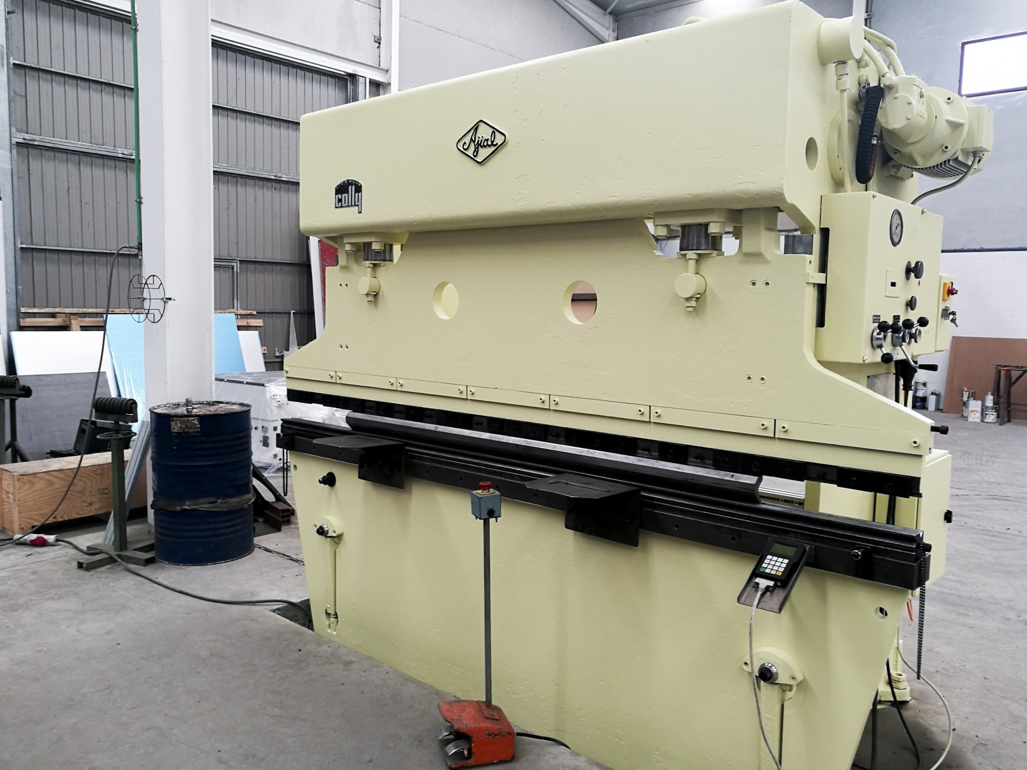 A Ajial Colly 89  gép jobb nézete