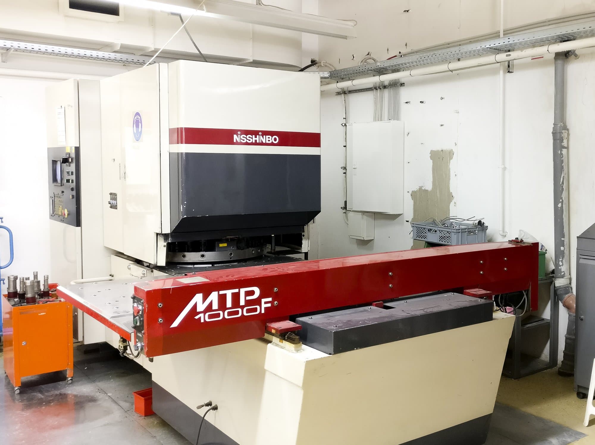 A Nisshinbo MTP-1000F  gép bal oldali nézete