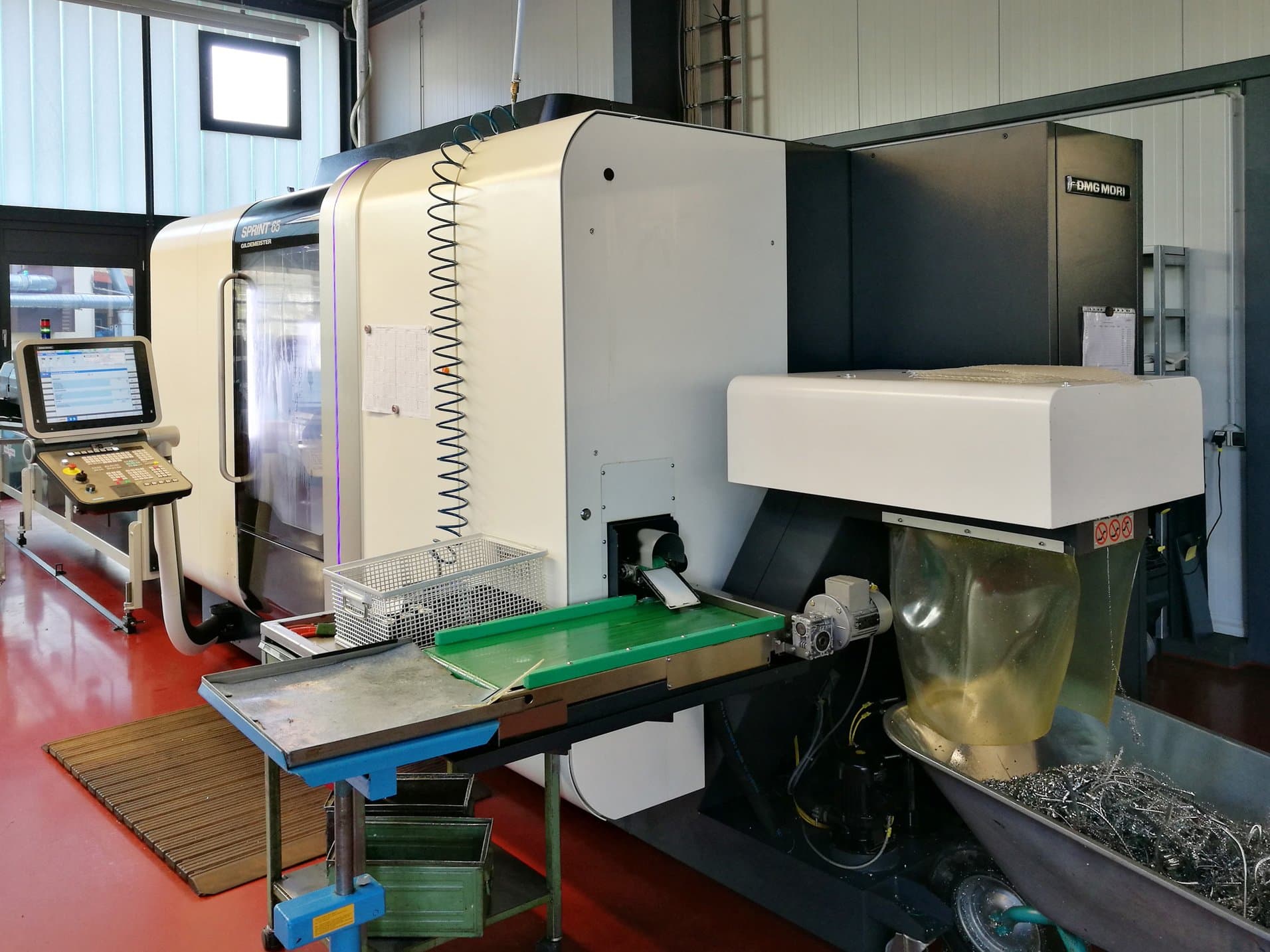 A DMG MORI Sprint 65 3T  gép jobb nézete