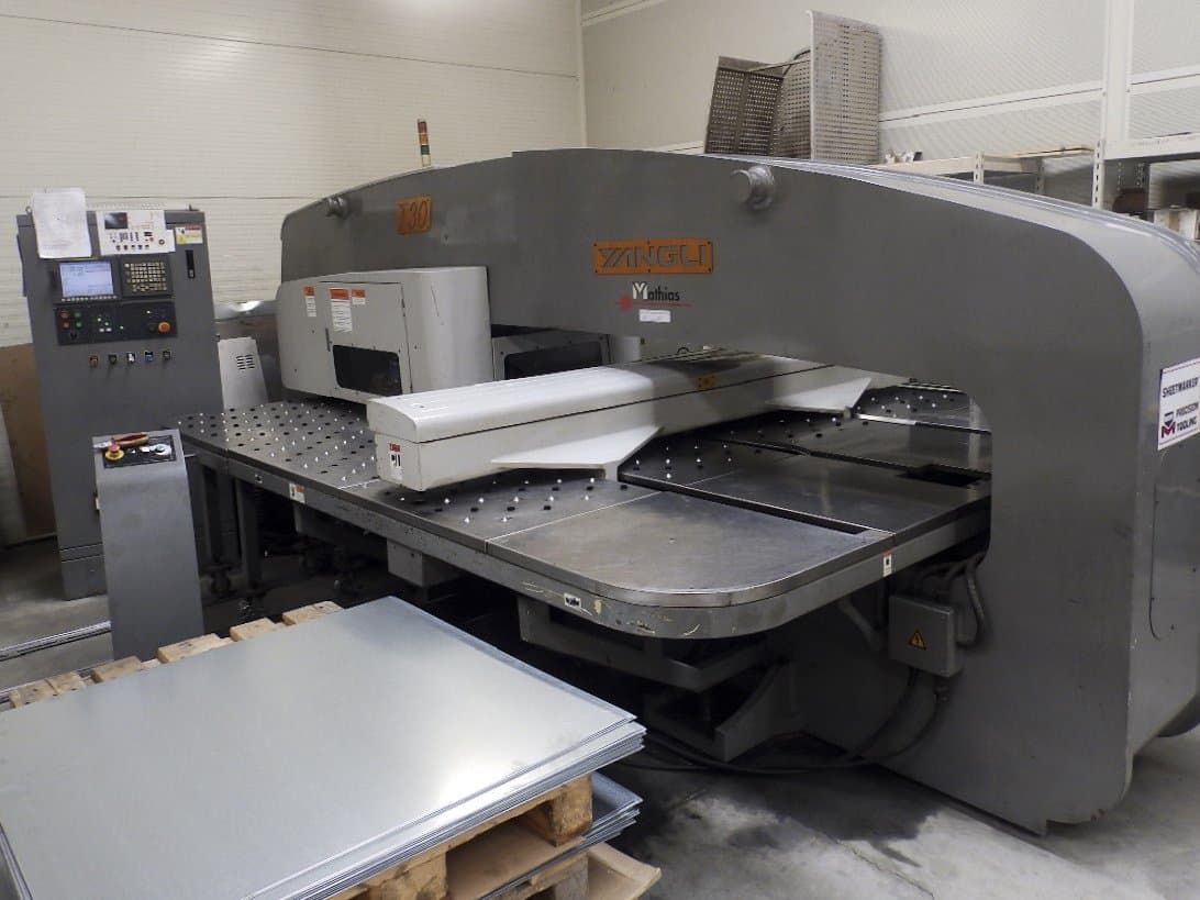 A Yangli T30  gép bal oldali nézete