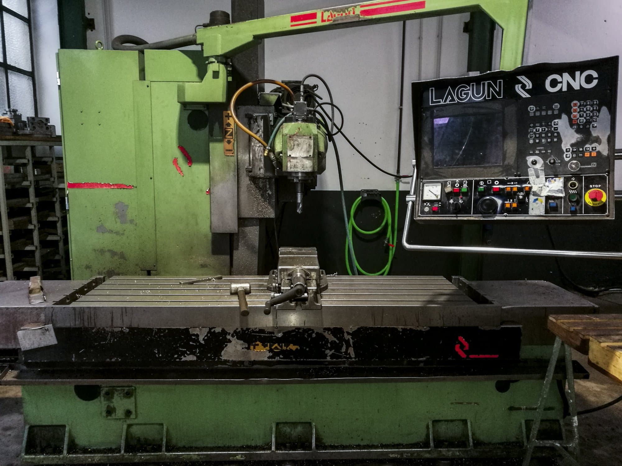 A Lagun FBF 1800  gép elölnézete