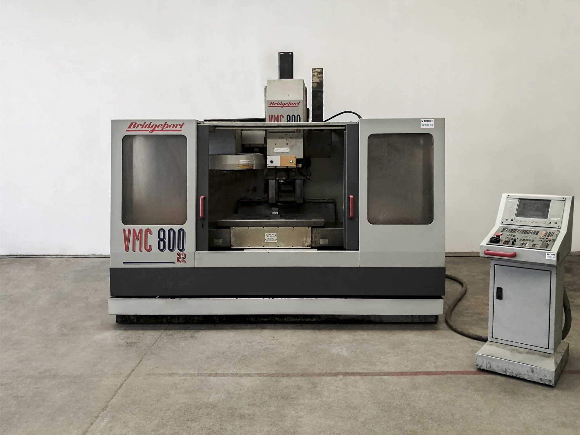 A Bridgeport VMC 800.22  gép elölnézete