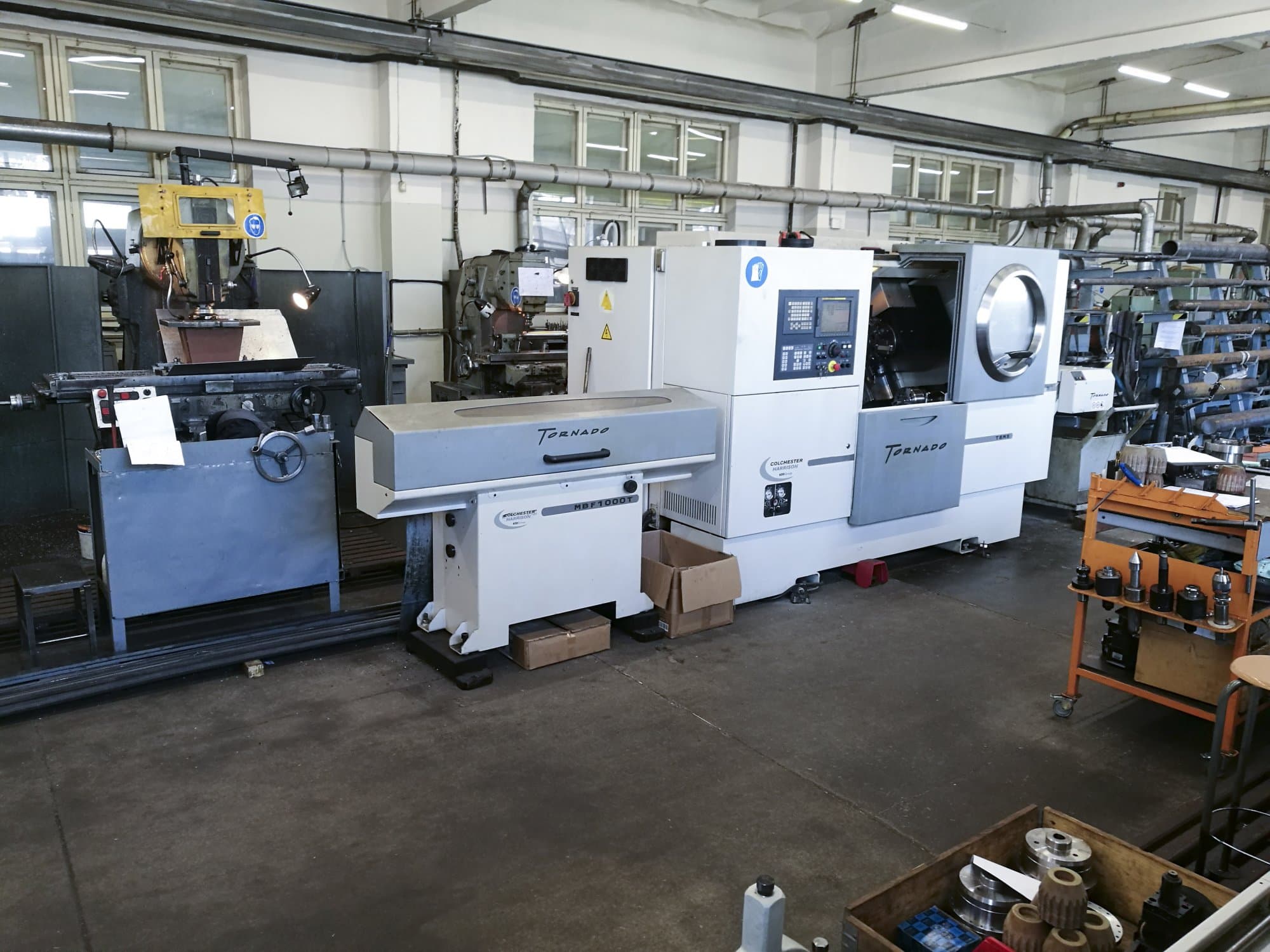 A Colchester TORNADO T8MS  gép elölnézete