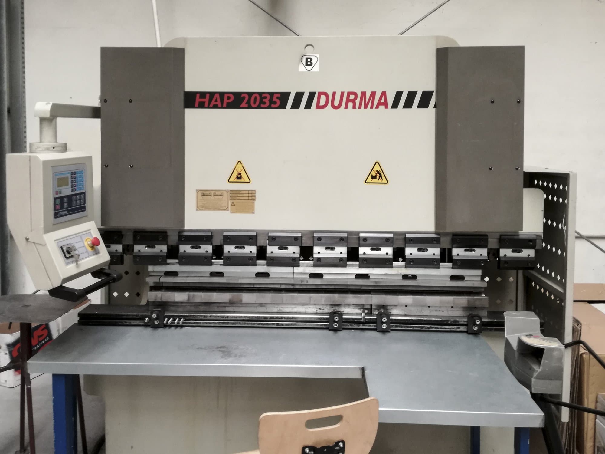 A Durma HAP 2035  gép elölnézete