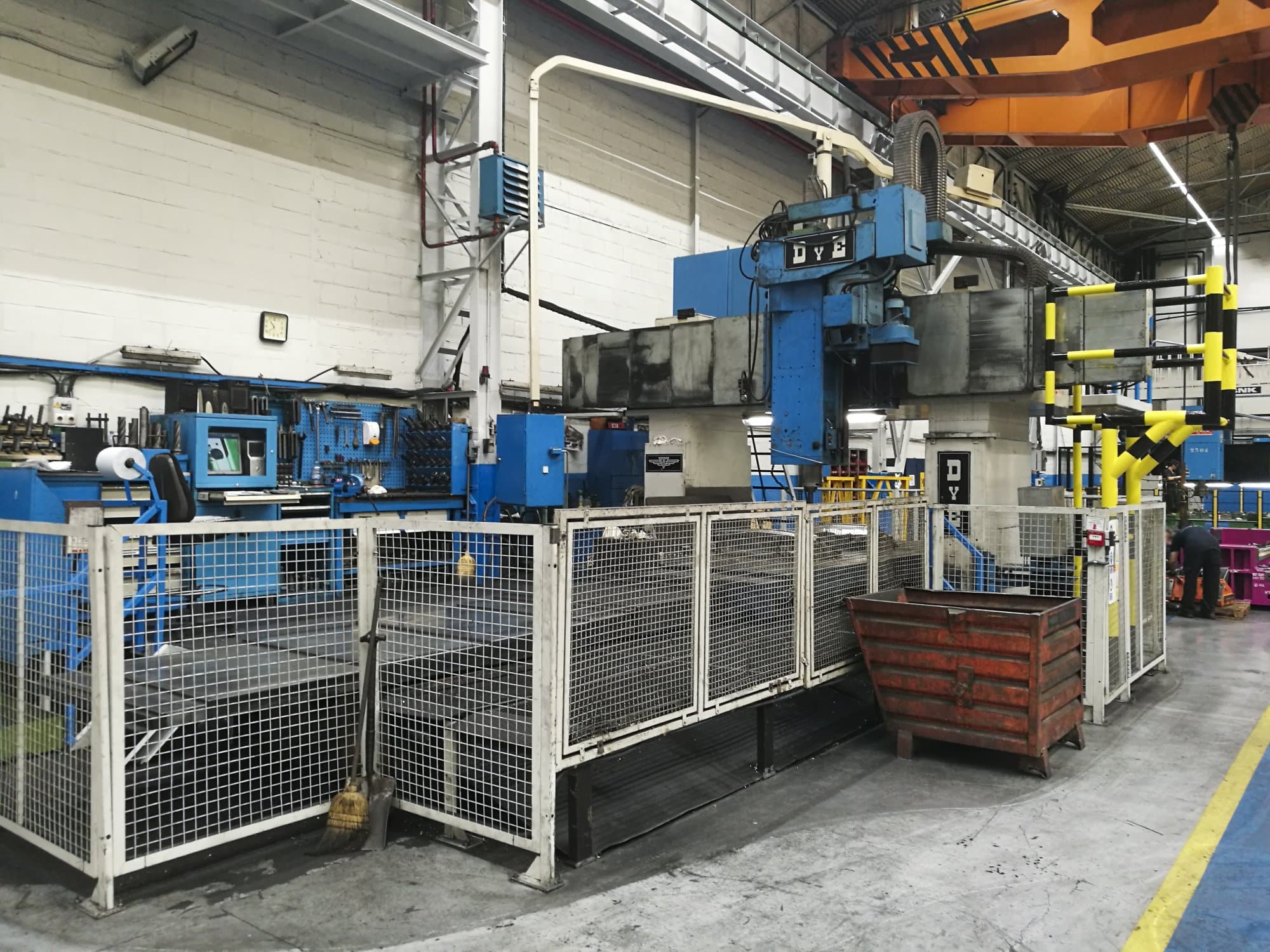 A DYE FPF-2-N/C  gép jobb nézete