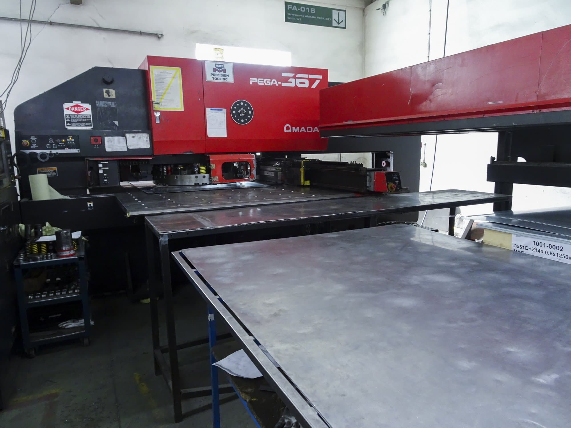 A AMADA PEGA 367  gép bal oldali nézete