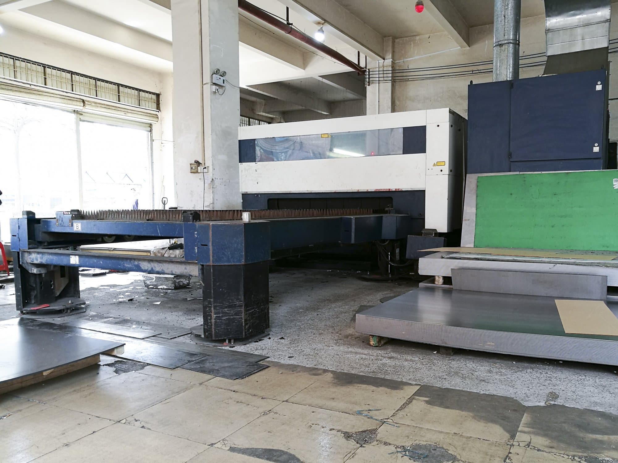A Trumpf TruLaser 5030  gép jobb nézete