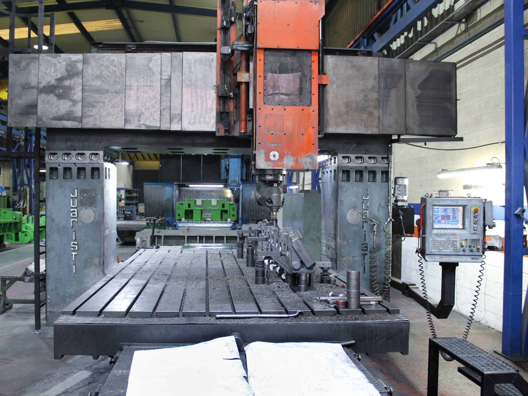 A JUARISTI FTF-1-CNC-COP  gép elölnézete