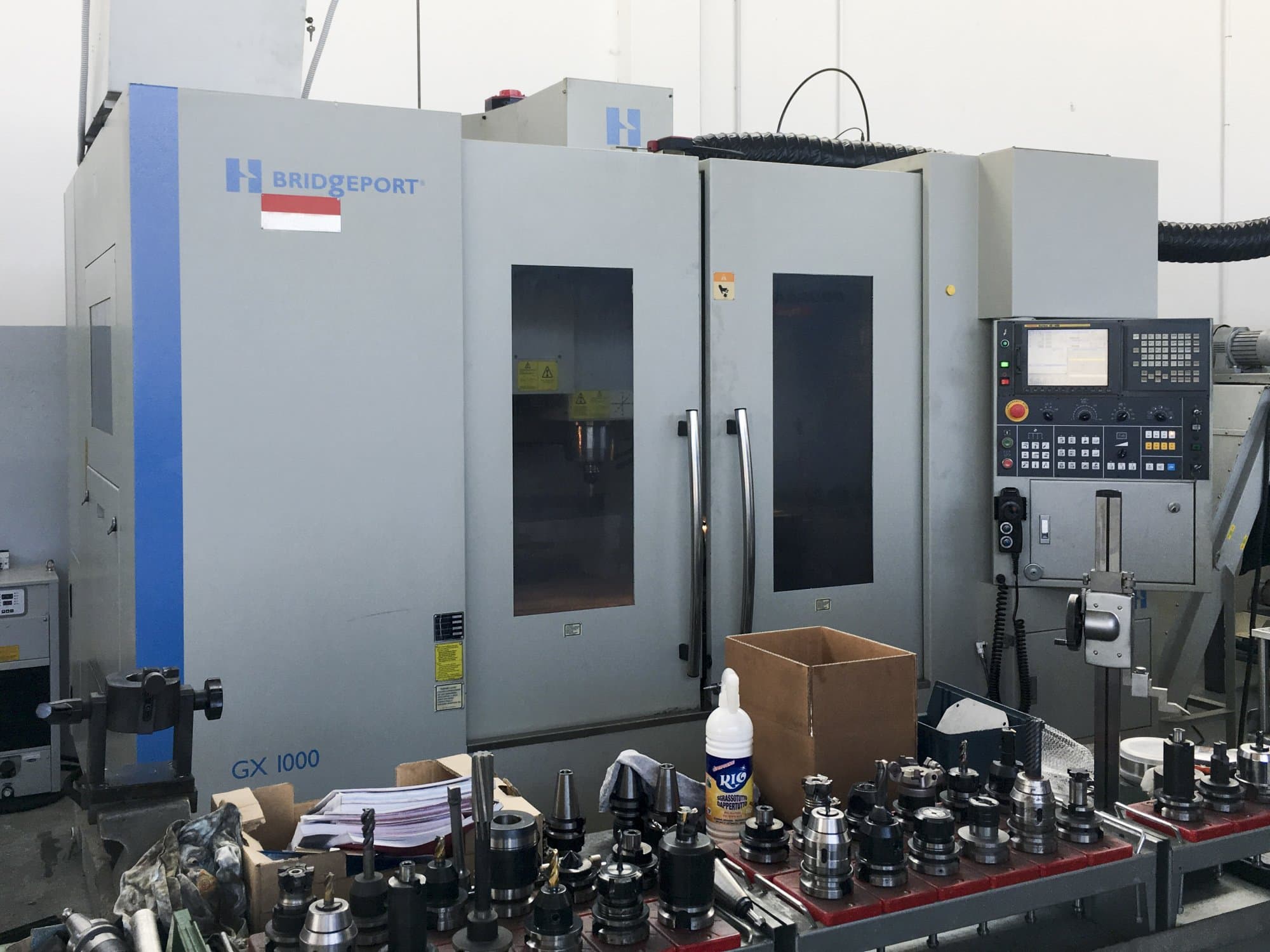 A Bridgeport GX 1000  gép elölnézete
