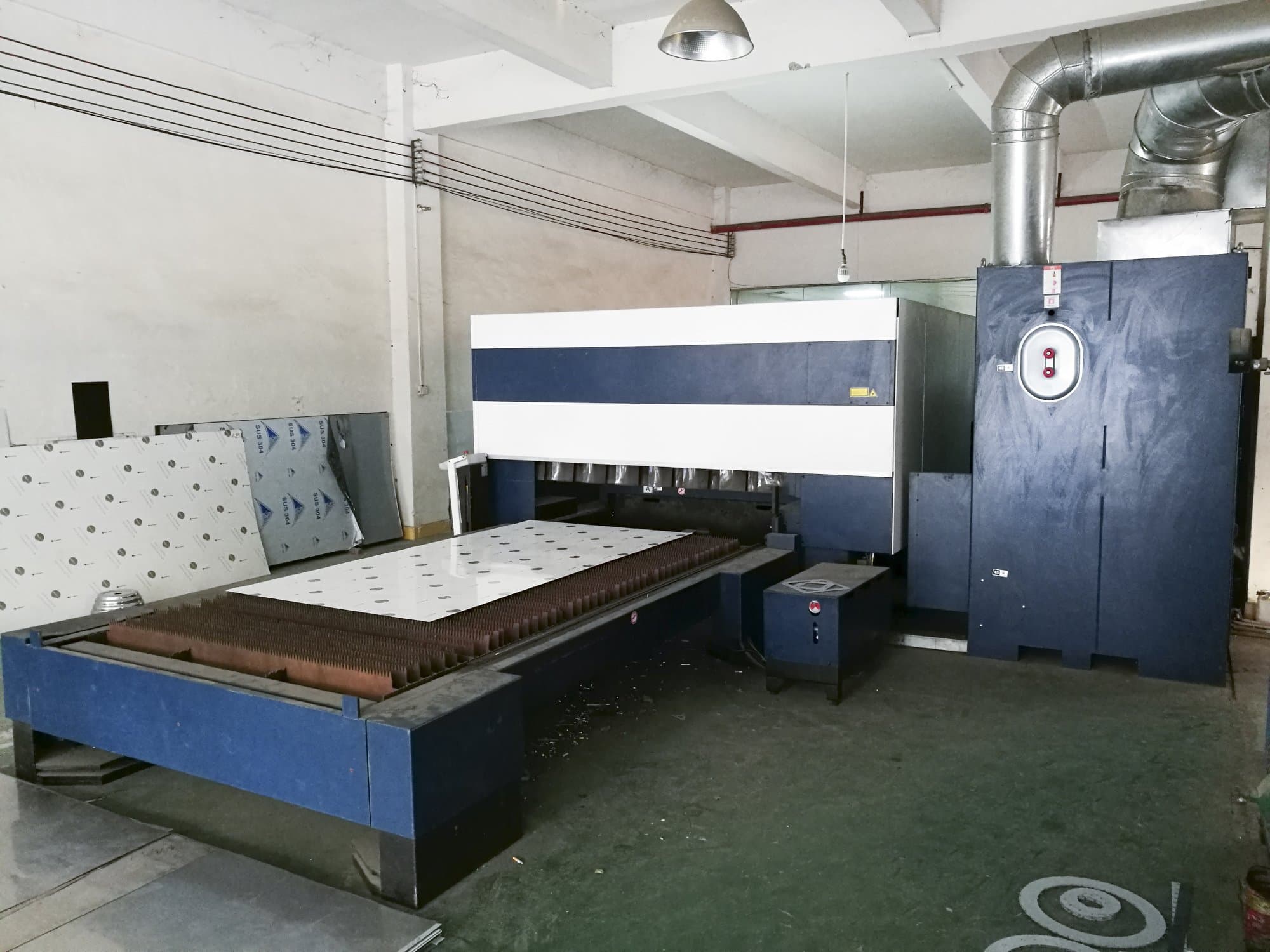 A Trumpf TruLaser 3030  gép jobb nézete