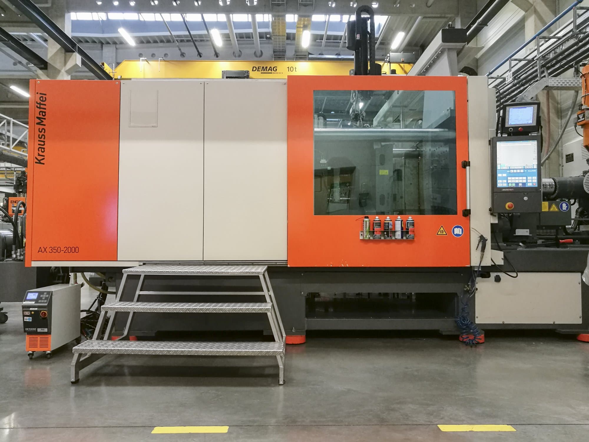 A Krauss Maffei 350-2000 AX  gép elölnézete