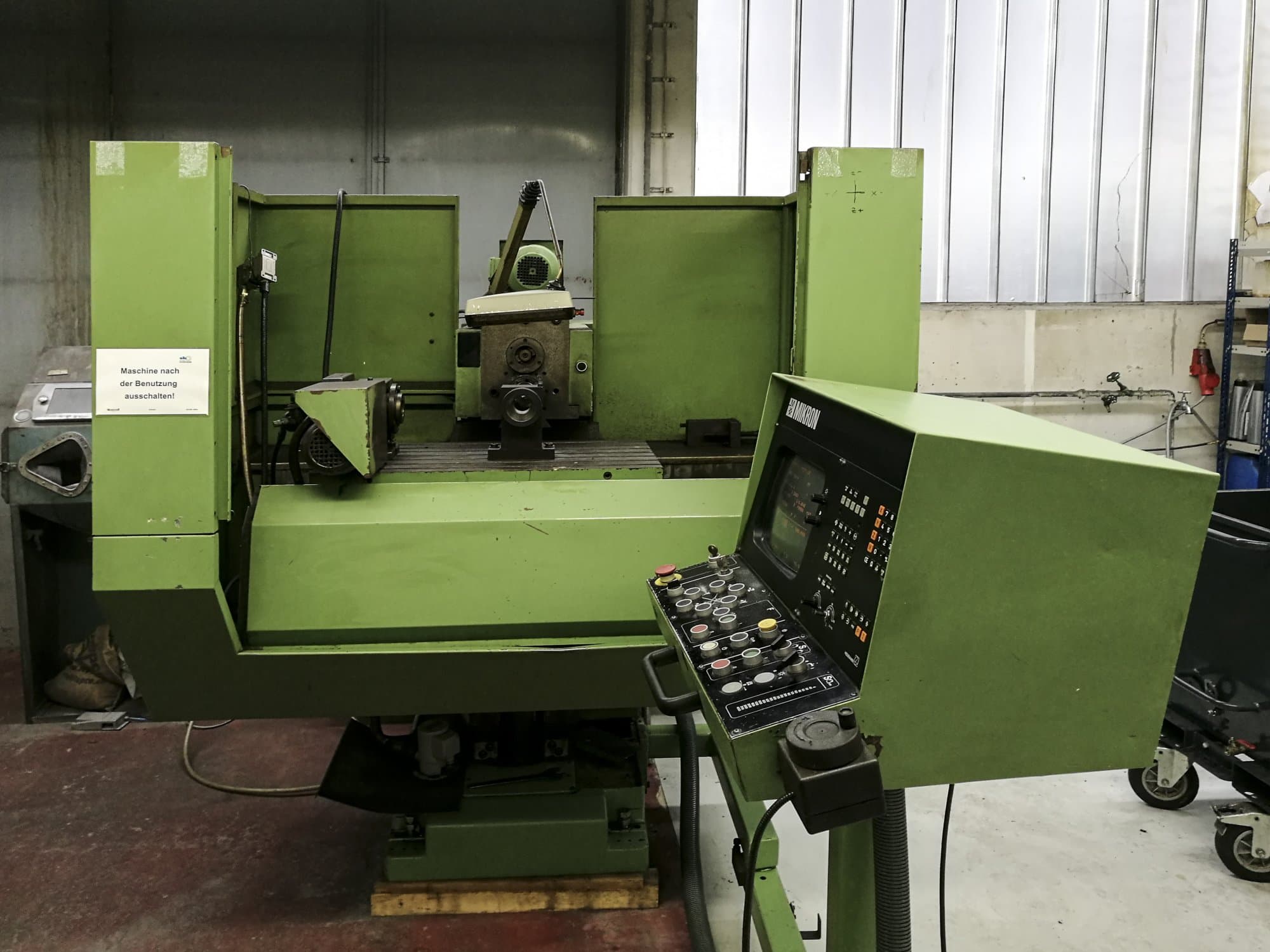 A Mikron WF-31 D gép elölnézete